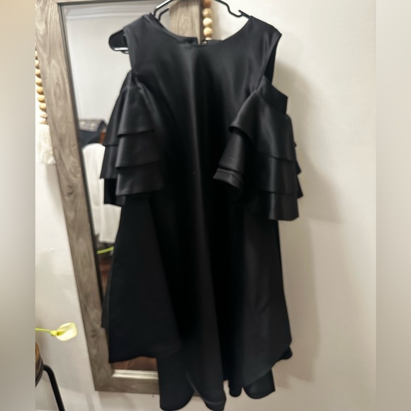 Tailored black dress - Picture 2 of 3